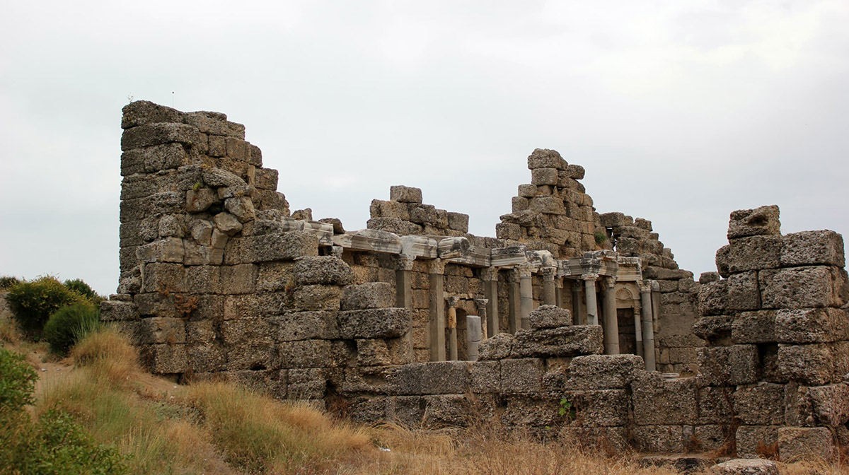 <b>遗迹保护</b>——借助Ray II，文化与遗产保护专家可以用数字化的方式来保护无价的遗迹和文物，还能定期检查，将扫描制作成3D模型，用于虚拟展览。