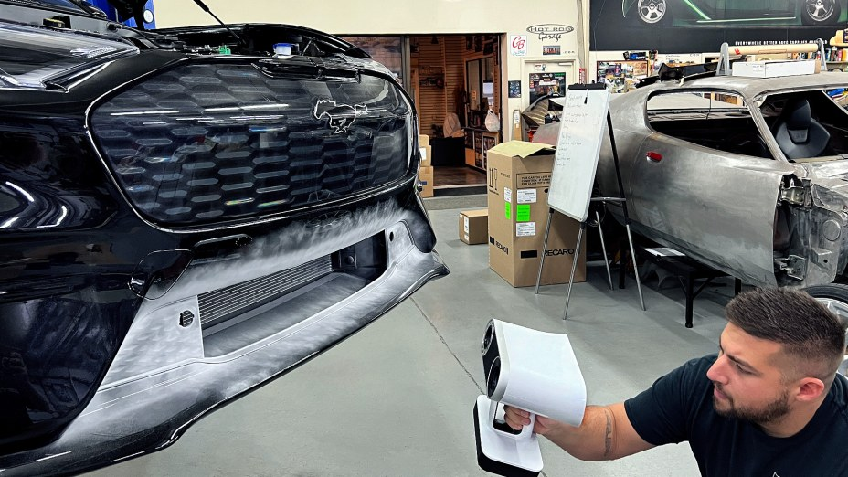 Tucci Hot Rods使用Artec Leo对复古肌肉车进行现代化改装