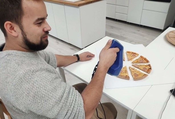 Artec Space Spider扫描新鲜出炉的热披萨